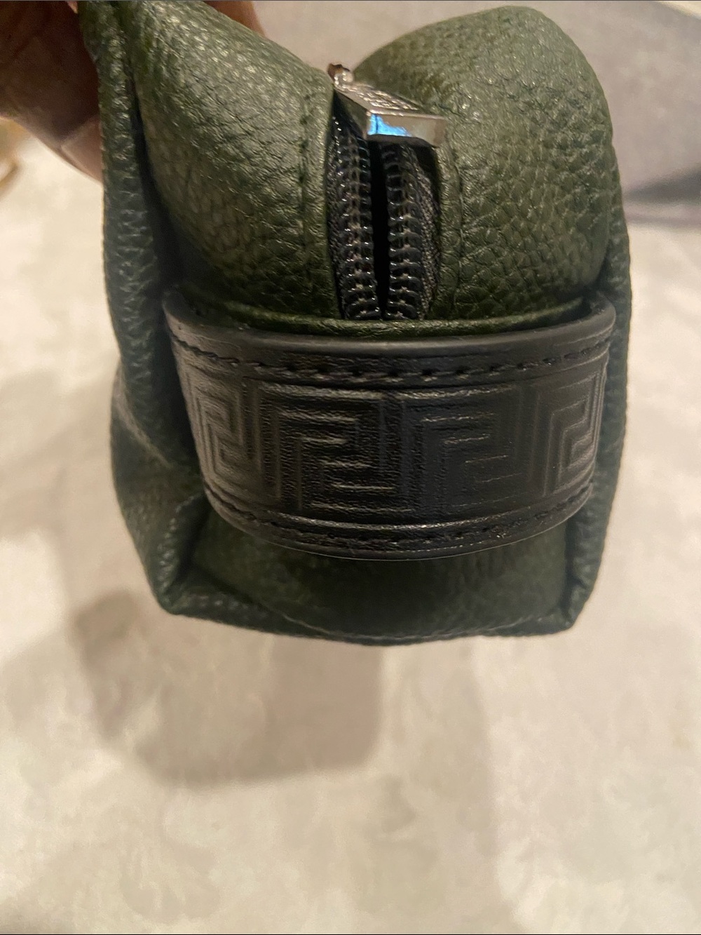 Versace Green Leather Travel Toiletry Pouch
UNISEX 4/8 - Picture 3 of 10